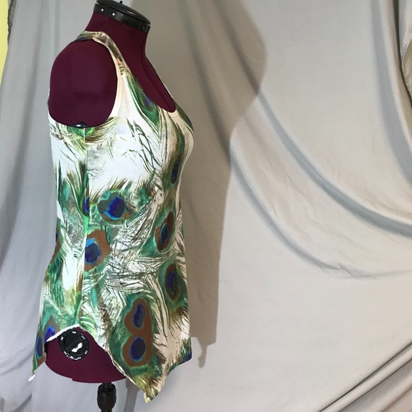 Peacock feather, lace razorback, sleeveless top. - Picture 2 of 5